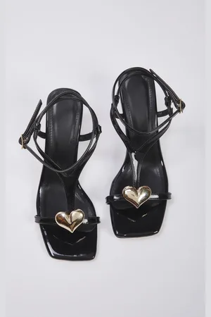 Trendyol Schwarzgoldene Herz-accessoire-detaillierte Sandalen Aus Lackleder Mit Dünnem Absatz für Damen - 36