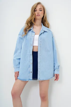 Trend Alacati stili Hellblaue, Saisonale Jeanshemdjacke Mit Druckknopfverschluss für Damen - 38