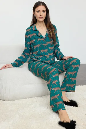Trendyol Viskose-pyjama-set – Smaragdgrün, Tigermuster für Damen - 40