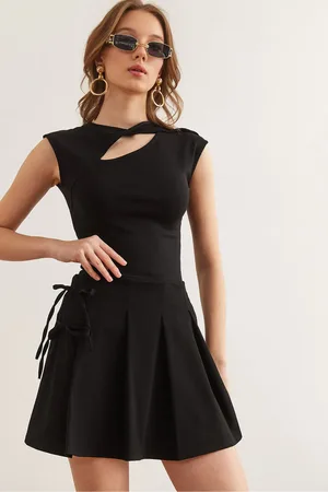 Olalook Schwarzer Minirock Mit Seitlicher Spitze Und Plissiertem Reißverschluss Etk- 19000304 für Damen - XL