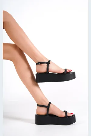 Capone Outfitters Devin Thin Double Banded Wedge Heeled Women