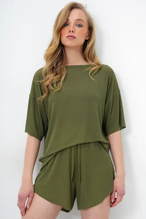 Trend Alacati stili Khakifarbenes Set Mit Weitem Kragen, Strukturiertem Basic-t-shirt Und Shorts, Oberteil Und Unterteil für Damen - 36
