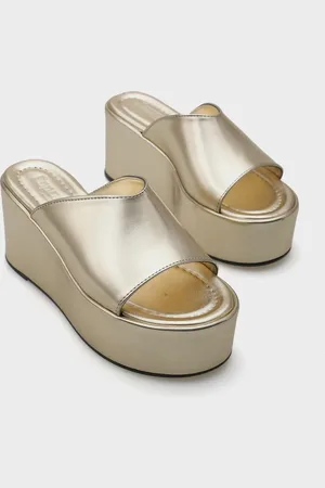 Capone Outfitters Marta Plateau Metallic Single Strap Hausschuhe für Damen - 39