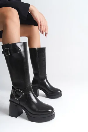 Capone Outfitters Bikerstiefel – Runde Zehenpartie Und Schnallendetail für Damen - 39