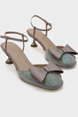 Capone Outfitters Phoebe Blunt Stone Toe Bow Satin Knöchelriemen Mid Heeled Stilvolle Schuhe für Damen - 38