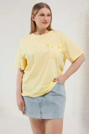 Trendyol Hellgelbes T-shirt Mit Lockerer Passform Und Schleifendetail In Übergröße für Damen - 3XL