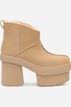 UGG ® New Heights Platform Mini Boot für Damen in Brown, Größe 39, Veloursleder