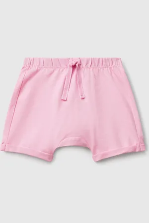 Benetton Shorts Mit Patch Auf Der Rückseite
