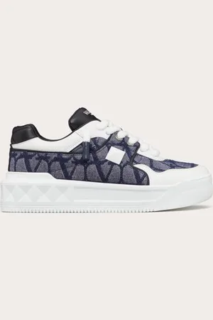 VALENTINO GARAVANI ONE STUD XL LOW-TOP-SNEAKER AUS TOILE-ICONOGRAPHE-JACQUARD MIT DENIM-EFFEKT Mann 39