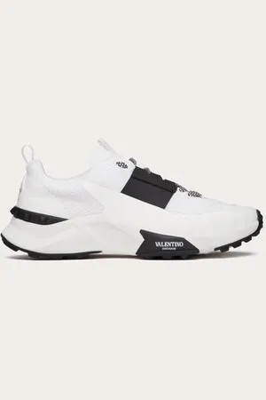 VALENTINO GARAVANI TRUE ACT LOW-TOP-SNEAKER AUS MESH UND GUMMIERTEM STOFF Mann 39.5