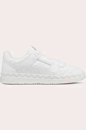 VALENTINO GARAVANI FREEDOTS LOW-TOP SNEAKER AUS KALBSLEDER Mann 39.5