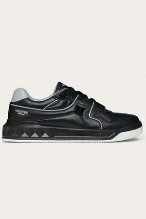 VALENTINO GARAVANI LOW-TOP-SNEAKERS ONE STUD AUS NAPPALEDER Mann 38