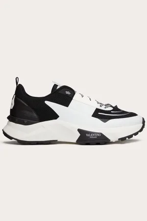 VALENTINO GARAVANI TRUE ACT LOW-TOP-SNEAKER AUS MESH UND GUMMIERTEM STOFF Mann 39.5
