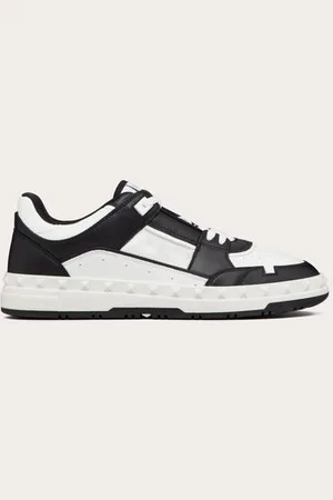 VALENTINO GARAVANI FREEDOTS LOW-TOP SNEAKER AUS KALBSLEDER Mann 39.5