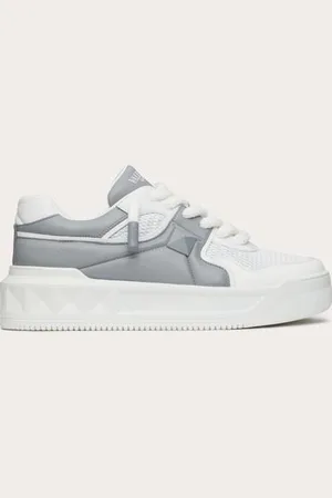VALENTINO GARAVANI ONE STUD XL LOW-TOP-SNEAKER AUS PERFORIERTEM NAPPALEDER Mann 39