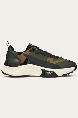 VALENTINO GARAVANI TRUE ACT CAMOUFLAGE LOW-TOP-SNEAKER AUS GUMMIERTEM STOFF Mann 41.5
