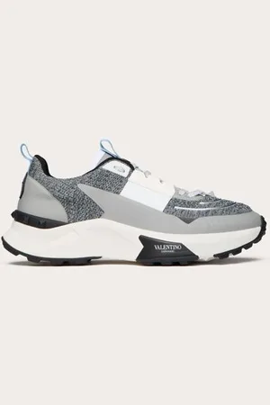 VALENTINO GARAVANI TRUE ACT LOW-TOP-SNEAKER AUS MESH UND GUMMIERTEM STOFF Mann 39