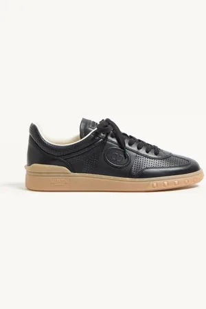 VALENTINO GARAVANI UPVILLAGE LOW-TOP-SNEAKER AUS PERFORIERTEM NAPPALEDER Mann 39