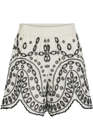 VILA Stickerei Shorts