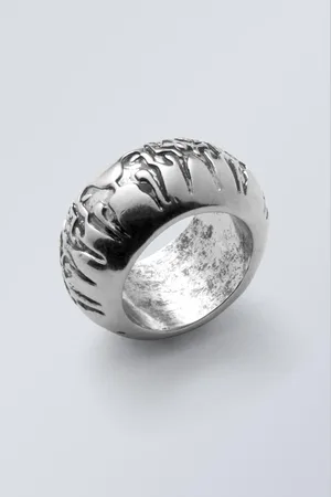 Weekday Markanter geprägter Ring
