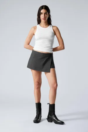 Weekday Mini-Skort aus Anzugstoff