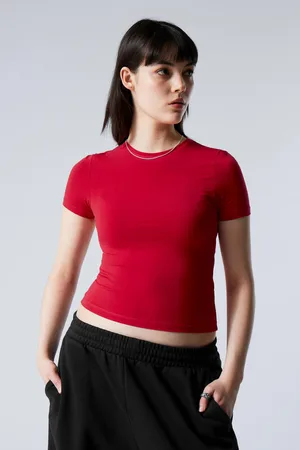 Weekday Schmal geschnittenes T-Shirt