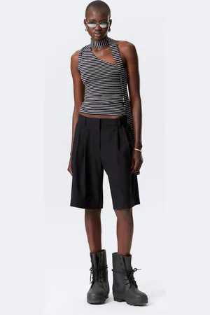 Weekday Weite, plissierte Shorts aus Anzugstoff