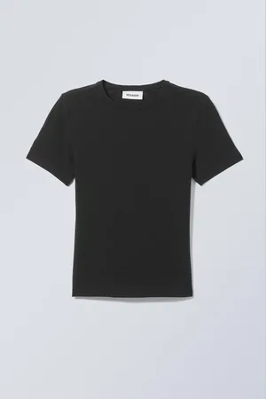 Weekday Schmal geschnittenes T-Shirt