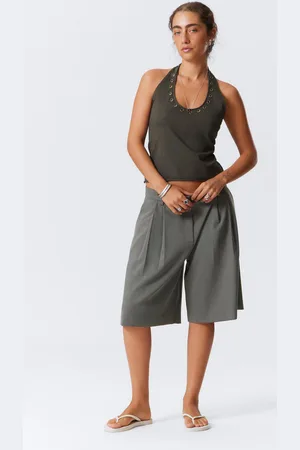 Weekday Weite, plissierte Shorts aus Anzugstoff