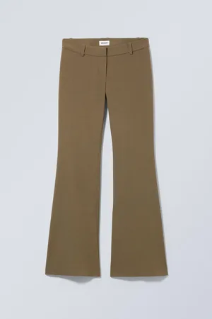 Weekday Schmale Anzughose mit Schlag und niedriger Taille